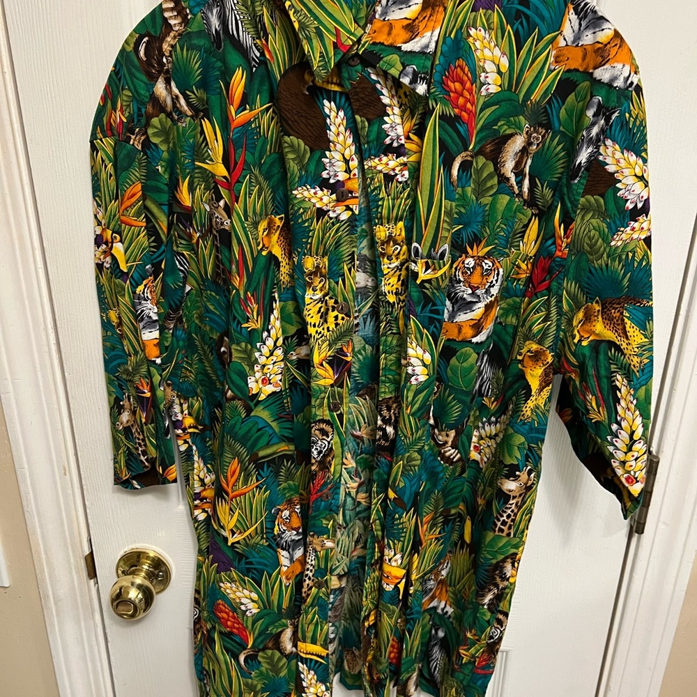 Mens Shark Design Size Large Made in Pensacola Florida Hawaiian Shirt.